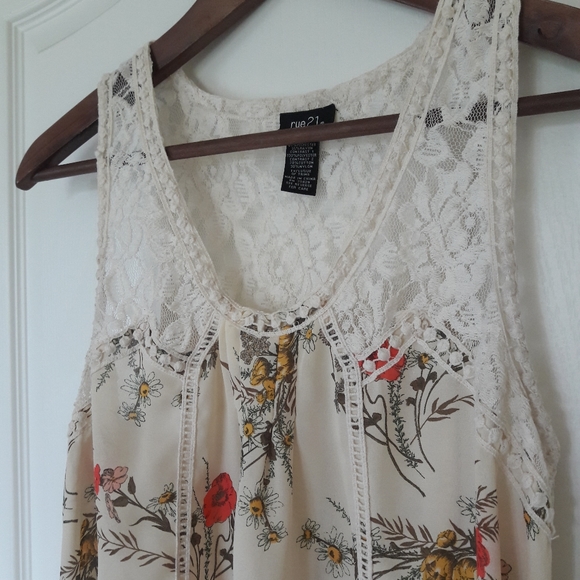 Cream and Lace Floral Tank Top - Picture 3 of 11